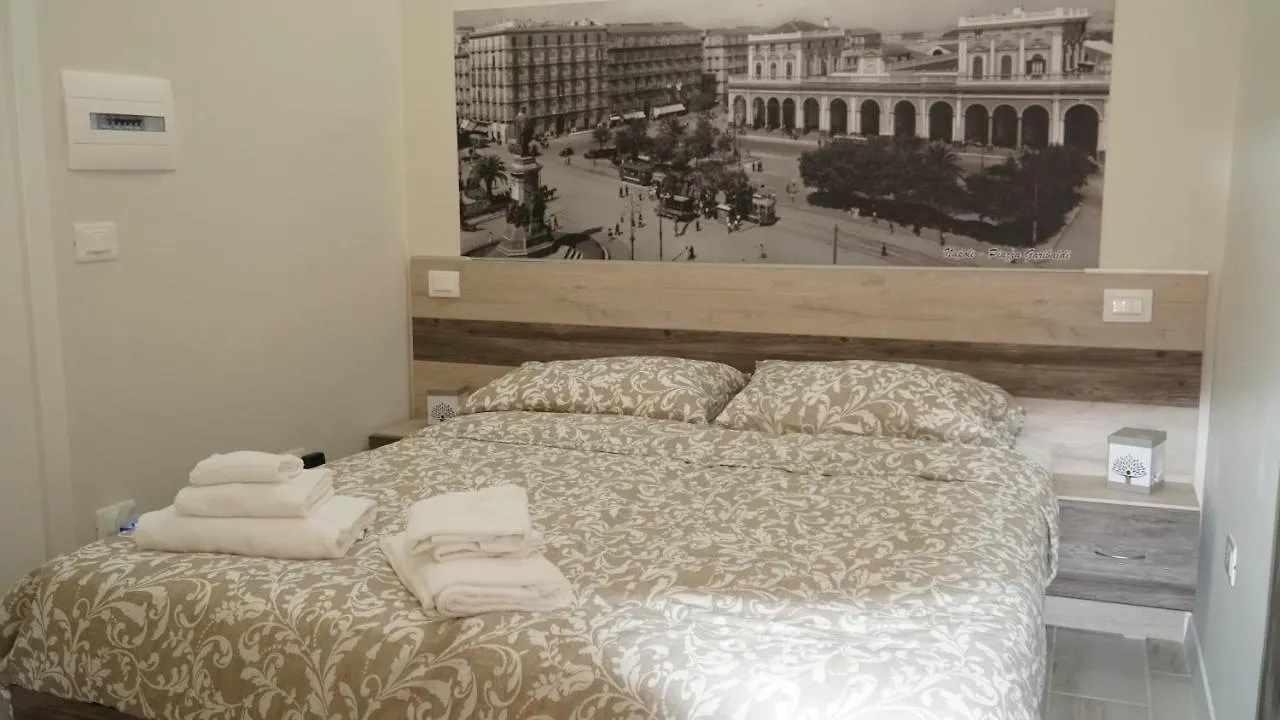 Donna Vicenza Bed & Breakfast Неаполь