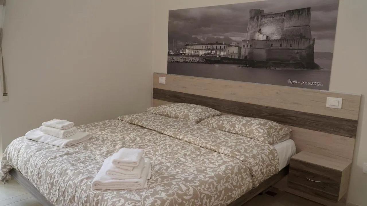 Donna Vicenza Bed & Breakfast Неаполь Италия