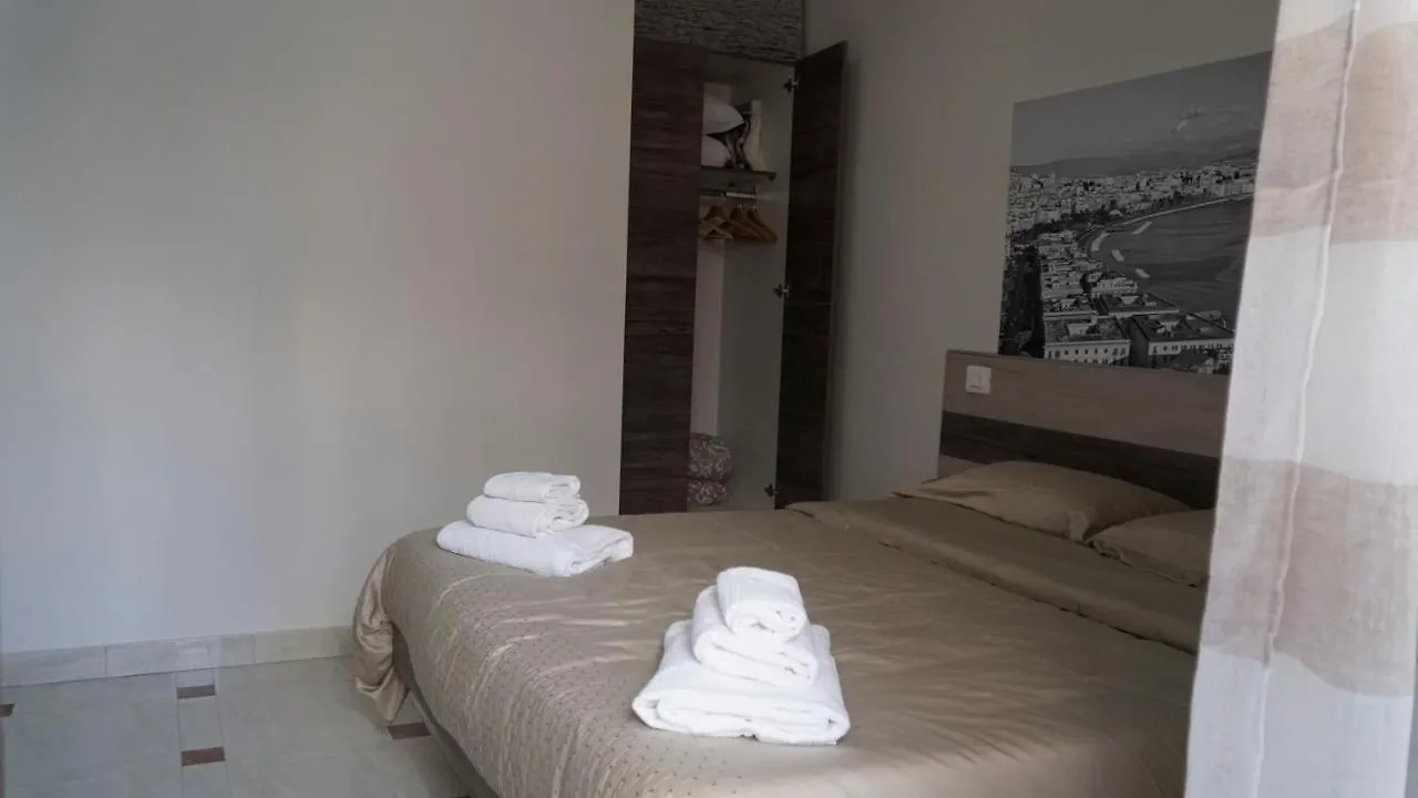 Donna Vicenza Bed & Breakfast Неаполь Италия
