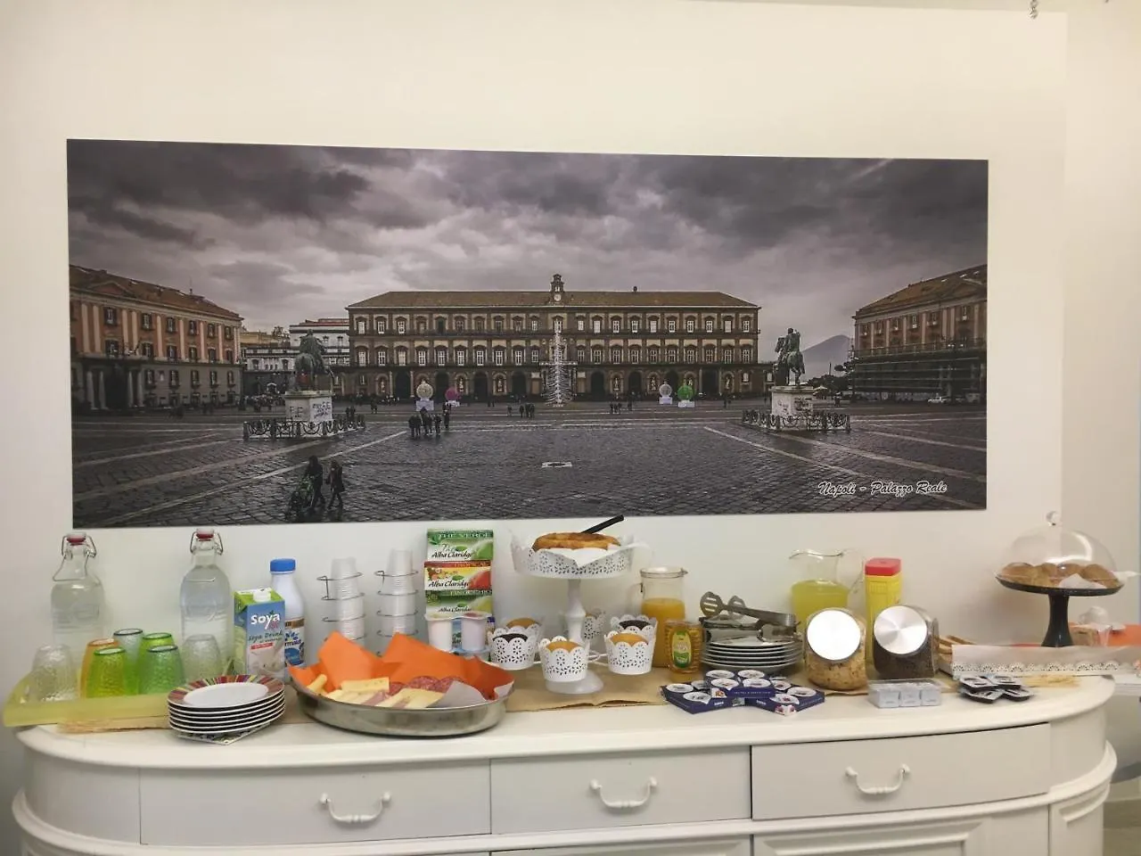 Donna Vicenza Bed & Breakfast Неаполь