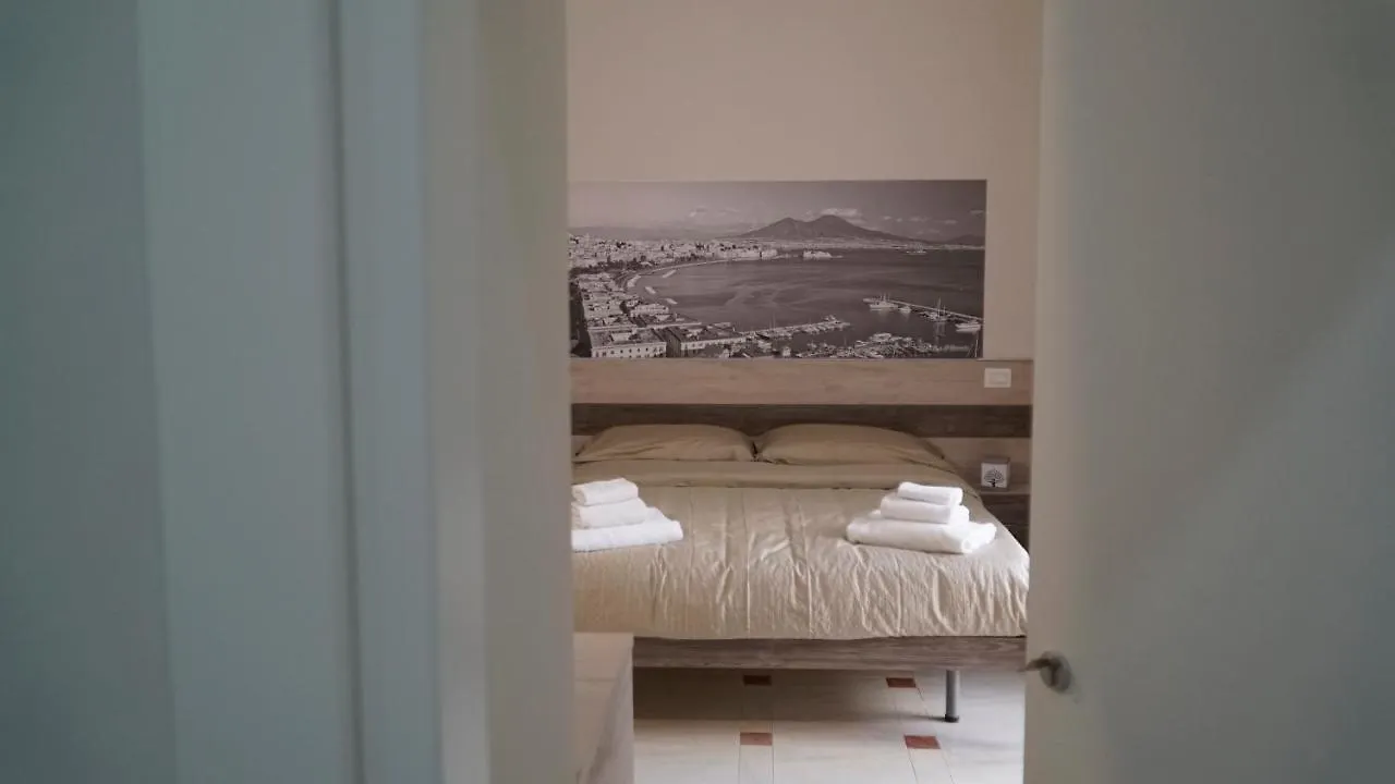 Donna Vicenza Bed & Breakfast Неаполь